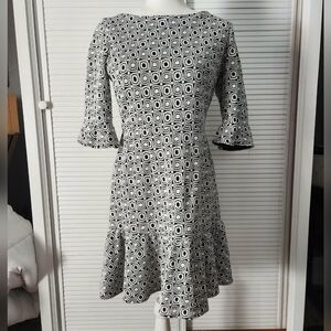 Betsey Johnson Balck White Geometric Pattern Dress Bell Sleeves Peplum Hem Sz 8